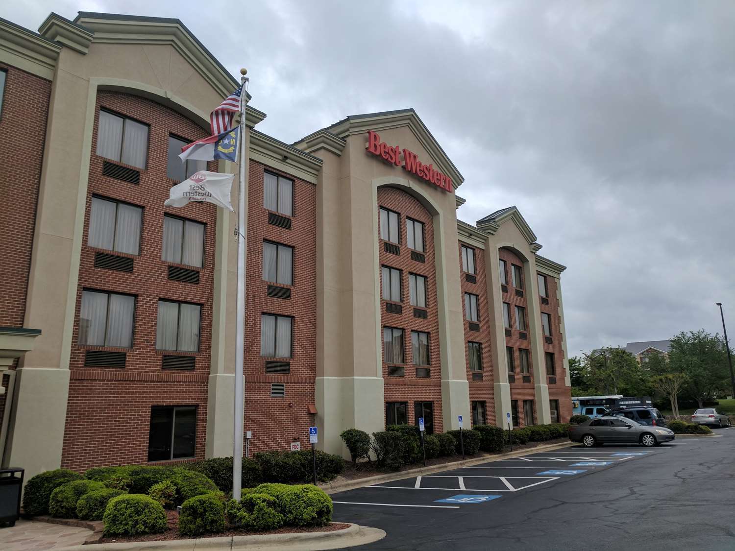 Clarion Pointe Greensboro Airport Hotel Екстериор снимка