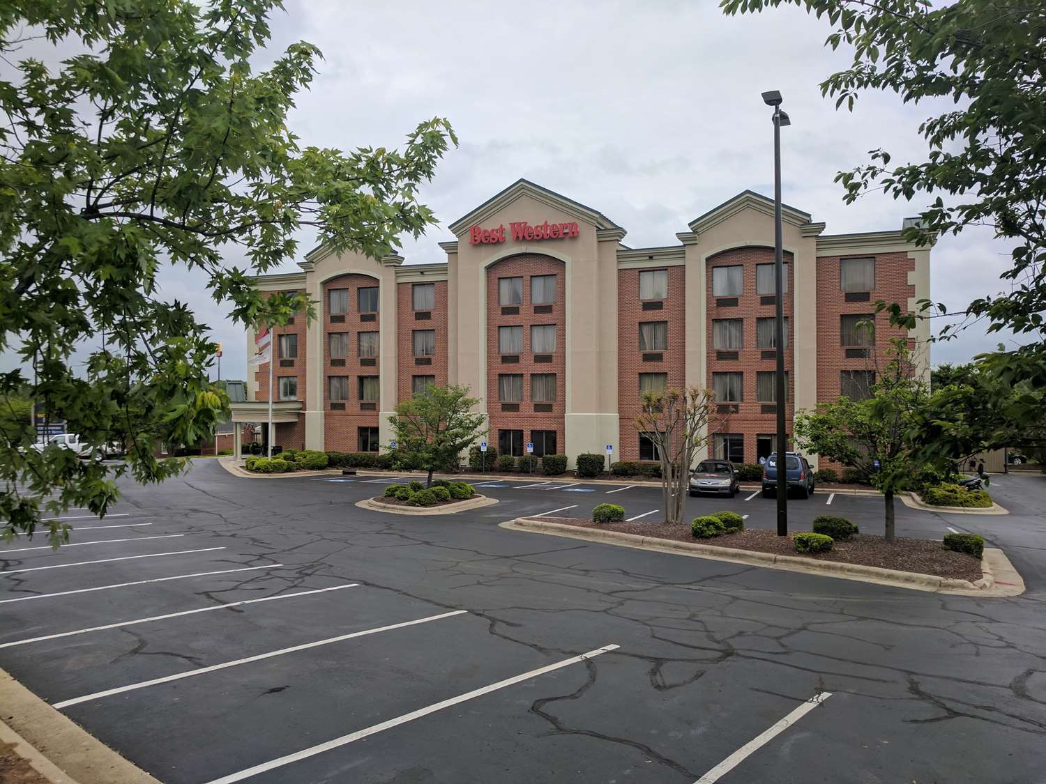 Clarion Pointe Greensboro Airport Hotel Екстериор снимка