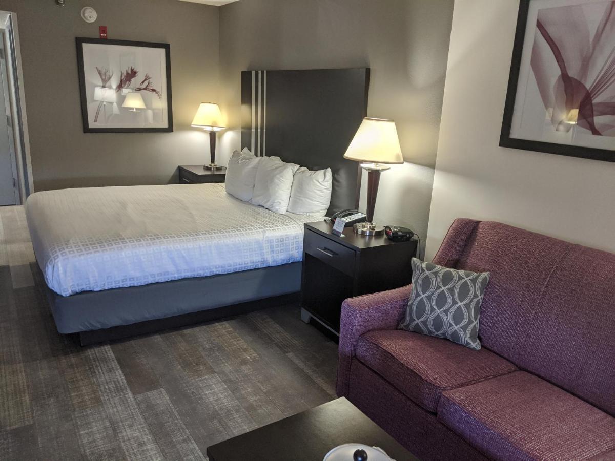 Clarion Pointe Greensboro Airport Hotel Екстериор снимка