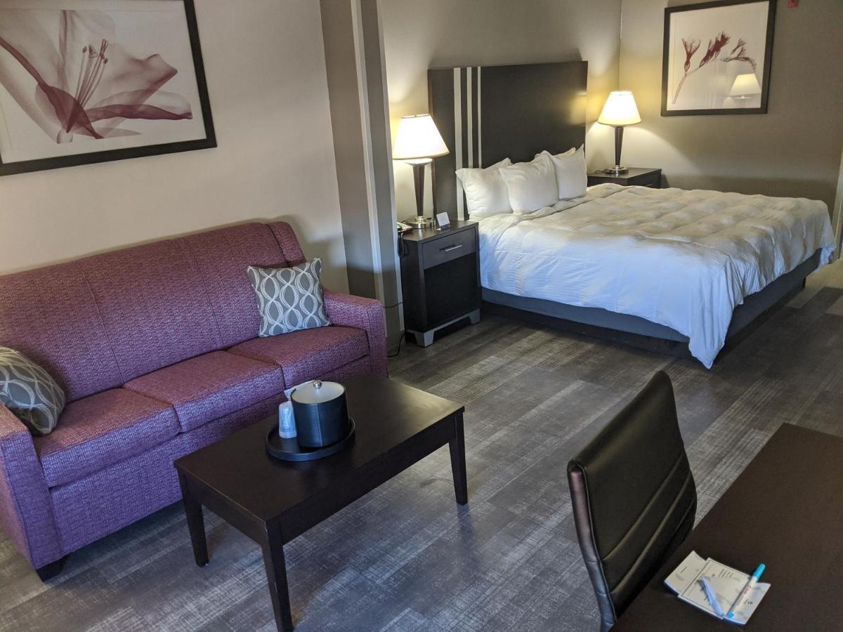 Clarion Pointe Greensboro Airport Hotel Екстериор снимка